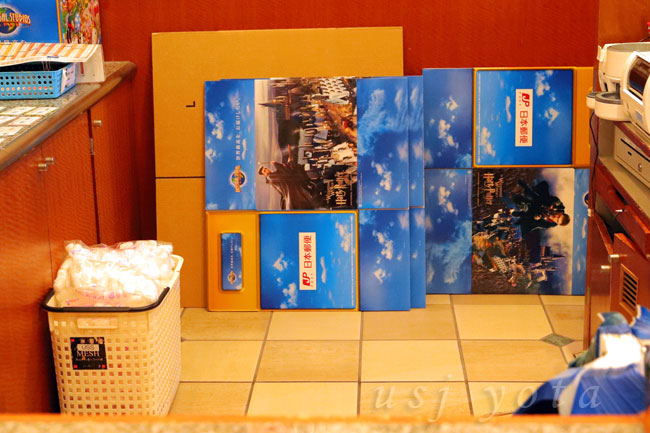 段ボール箱と緩衝材