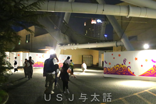 ユニバーサルワンダーランド誘導通路