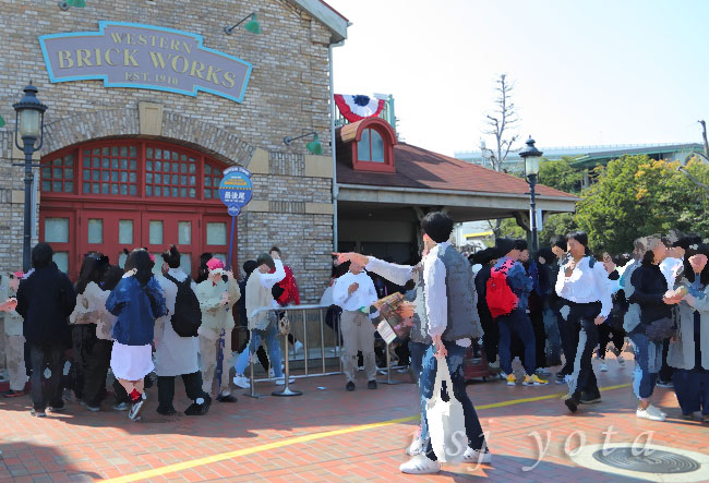 待ち列チケット発券所