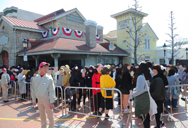 待ち列チケット発券所