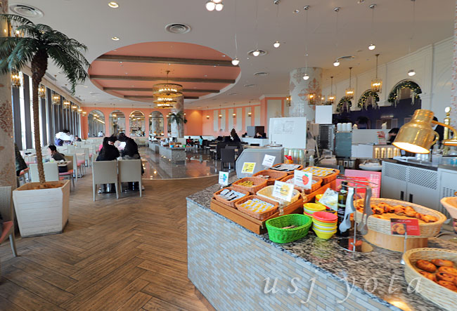 パークフロントホテルのレストラン、アーカラ