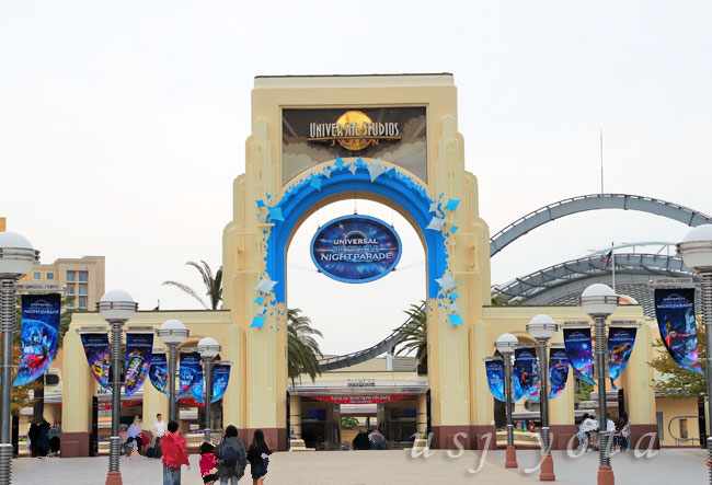 ユニバーサル・スペクタクル・ナイトパレード仕様の大門
