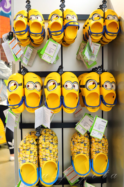 ミニオンデザインのクロックス