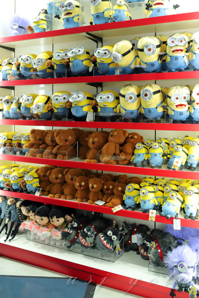 ミニオンキャラクターのぬいぐるみ