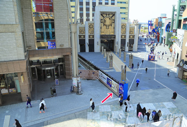 ホテルの境界にある塀