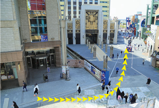 ホテルの境界にある塀