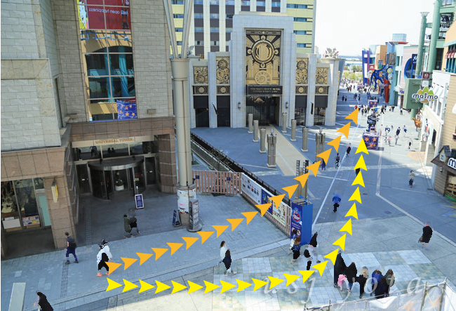 ホテルの境界にある塀