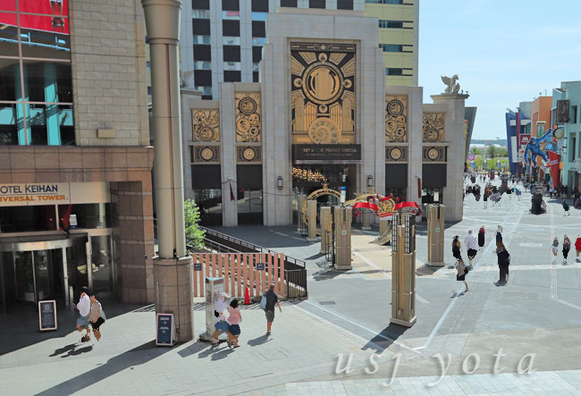 ホテルの境界にある塀