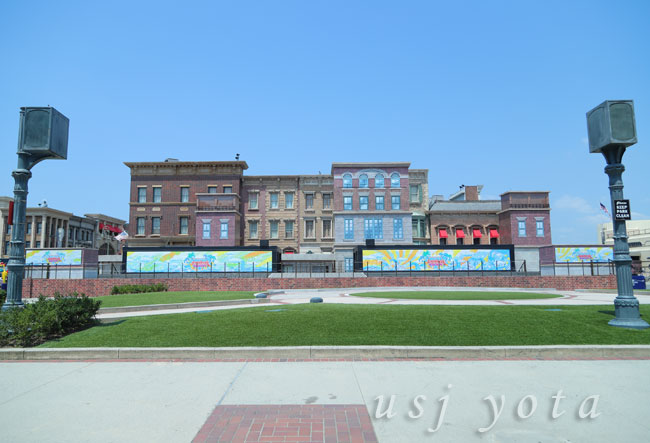 ウォーター・サプライズ・パレードびしょ濡れ熱狂エリア」の舞台