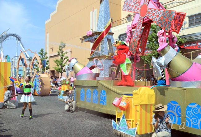 ウォーター・サプライズ・ パレードの放水