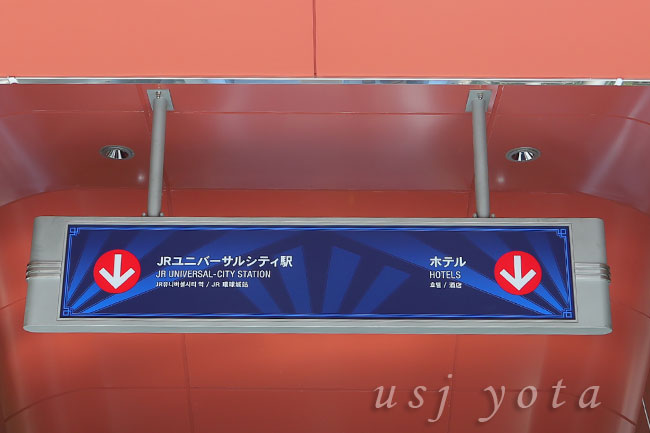 エスカレーターの案内表示