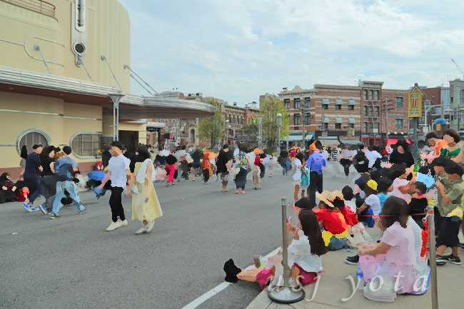 パレードで空いている場所探し