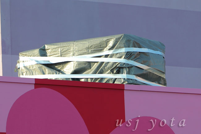 ハローキティのコーナーカフェの屋根の上にある投影機