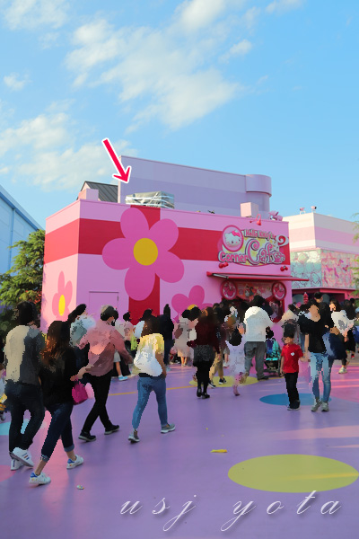 ハローキティのコーナーカフェの屋根