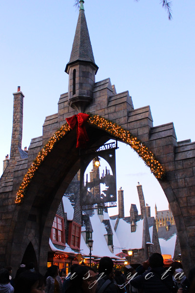 ホグズミード村のクリスマス・デコレーション