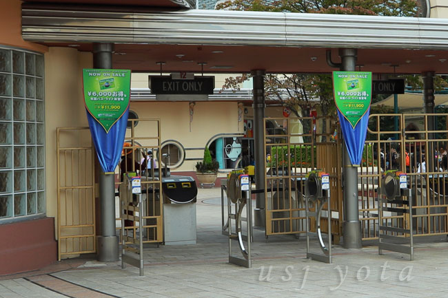 USJイチオシのユニバーサル年間パスライトUSJ入場ゲート