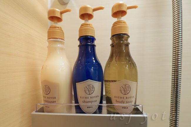 シンギュラリホテルのお風呂に常備されているシャンプーなど