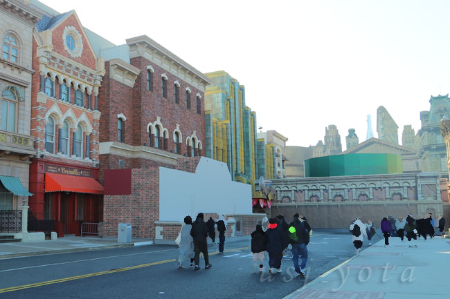 グラマシーパーク。クリスマスツリーと天使のくれた奇跡の舞台撤去