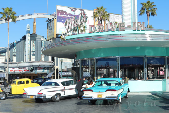 メルズドライブインのクラッシックカー