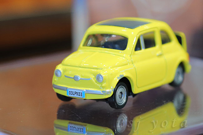 ルパン三世FIAT500のお土産ミニカー