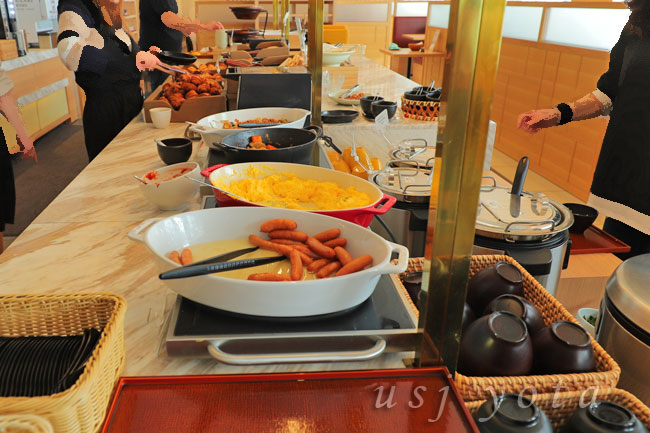 ザ シンギュラリ ホテルのレストランのバイキング