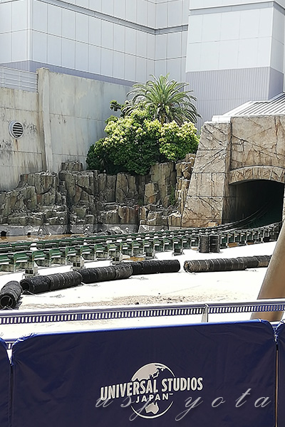 ジュラシックパークザライドの点検で水が抜かれた着水点