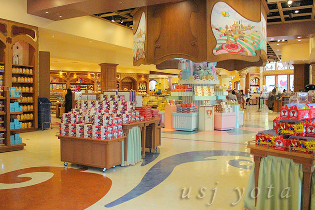 空いているカリフォルニア・コンフェクショナリーの店内は