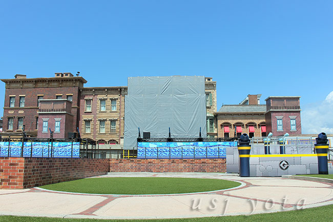 ウォーターサプライズパレードとミニオン・クール・ファッションショーで使用されるグラマシーパーク