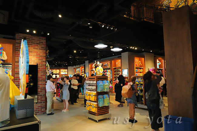 ユニバーサル・シティーウォーク大阪のユニバーサル・スタジオ・ストアの店内