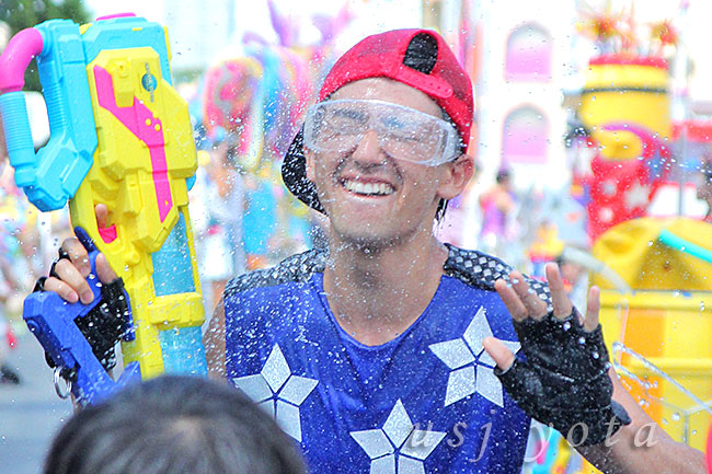 エンターテイナーの顔に向けるゲストが多い