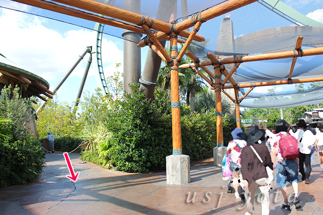 ロストワールドレストラン横の、現在はクルー専用の通路のあたり