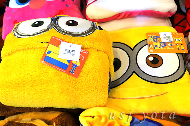 フードつきポンチョとビッグブランケット