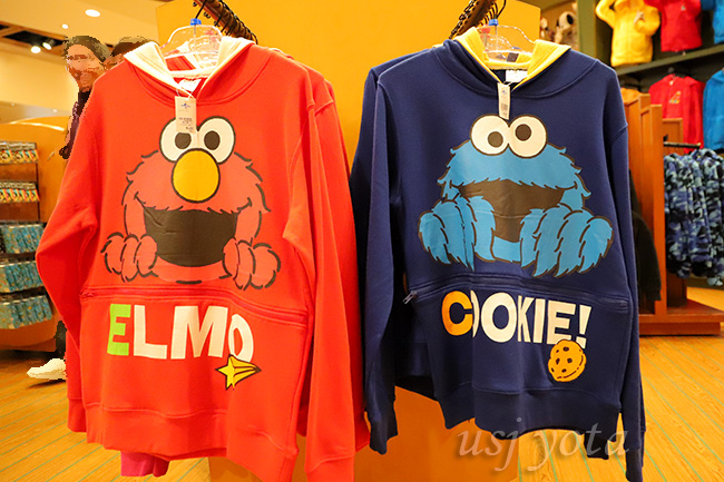 エルモとクッキーモンスターのパーカー