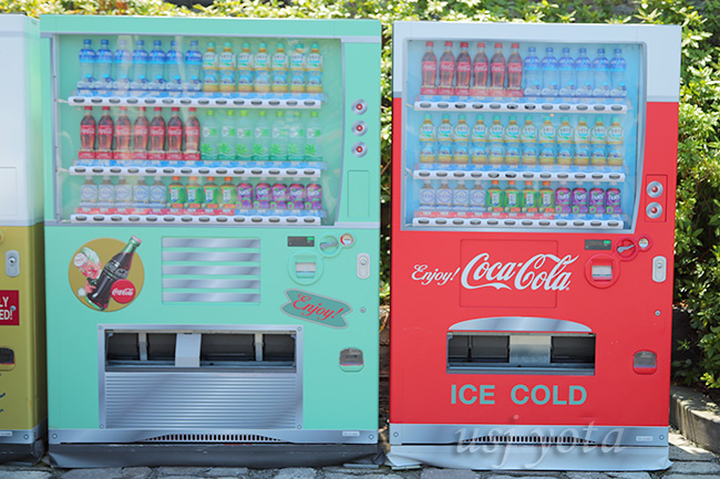 ドリンクの自動販売機