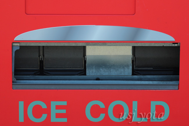 ドリンクの自動販売機