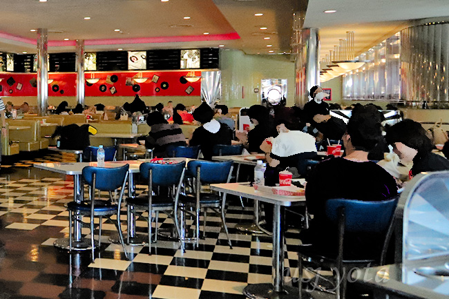 メルズドライブイン