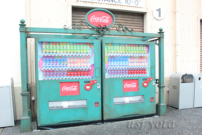 ドリンクの自動販売機