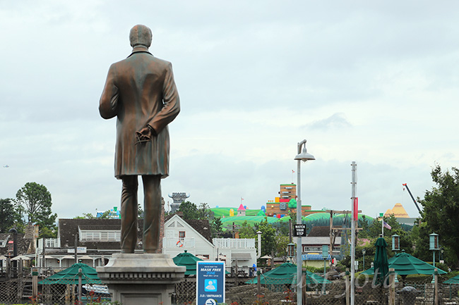 ニンテンドーワールドを見つめる