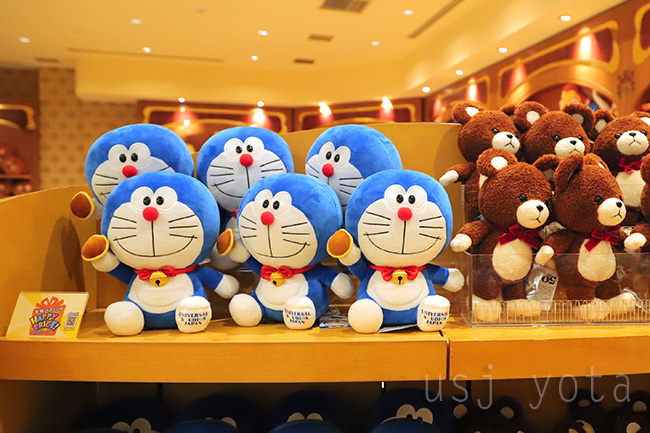ドラえもんのぬいぐるみ