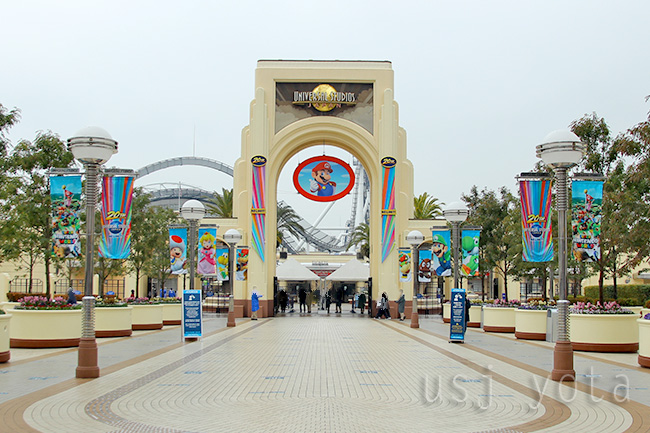 マリオがやってくるニンテンドーワールド仕様の大門