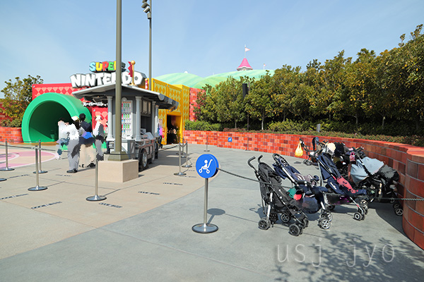 ニンテンドーワールド外のベビーカー置き場