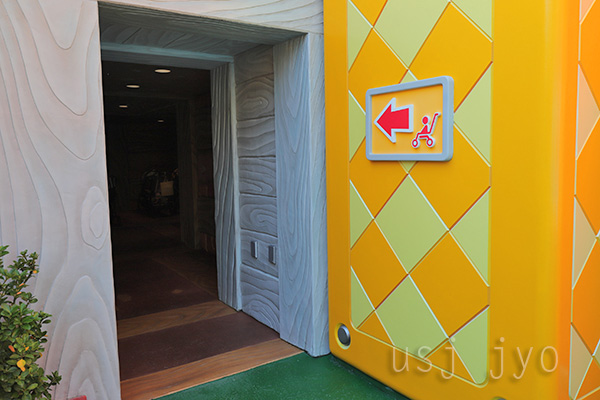 ヨッシーアドベンチャーに設置されているベビーカー置き場