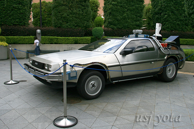 デロリアン　バックトゥザフューチャー