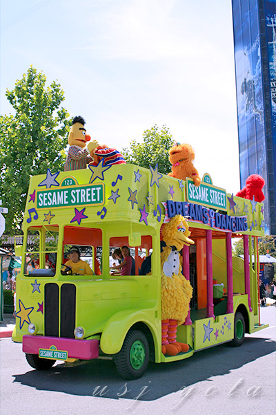 セサミ2階建てバス