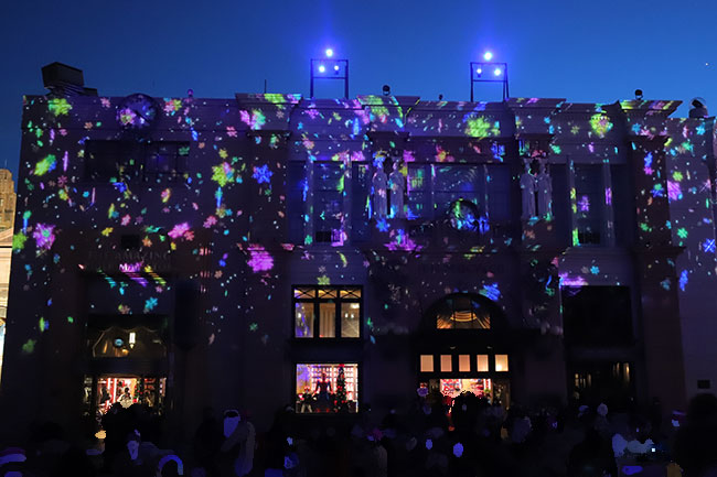 グラマシーパークでプロジェクションマッピング