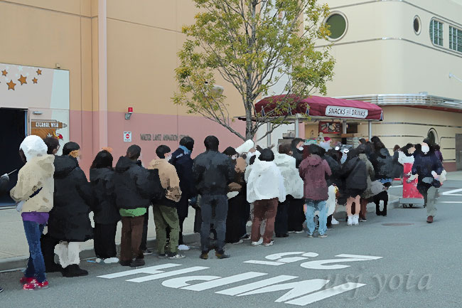 フードカート待ち列