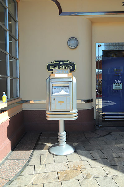 ゲストサービス横のポスト