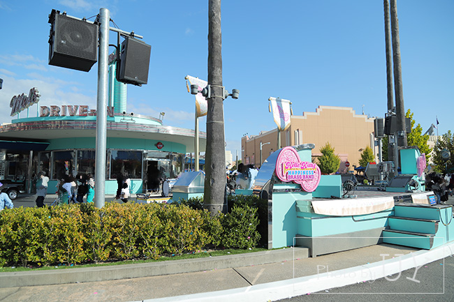 ハローキティのクリスマス・ハピネス・ウィズ・ハピネス・ブラスバンド【メルズドライブイン前】