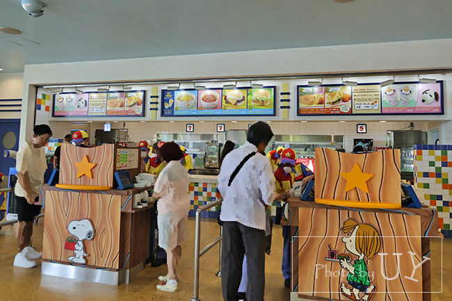 スヌーピーバックロットカフェでセミセルフレジ導入