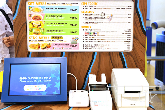 スヌーピーバックロットカフェでセミセルフレジ導入